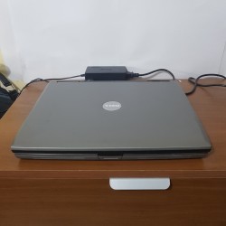 ** Notebook DELL 18052 15" con PORTA SERIALE WINDOWS XP SP3