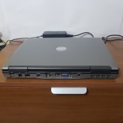** Notebook DELL 18052 15" con PORTA SERIALE WINDOWS XP SP3